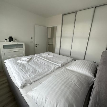 Ein Park Apartment With Free Parking Bratislava Exterior photo