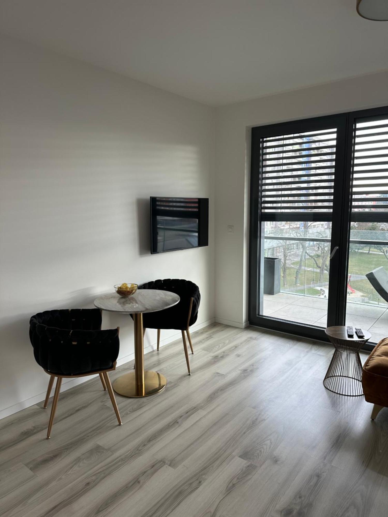 Ein Park Apartment With Free Parking Bratislava Exterior photo